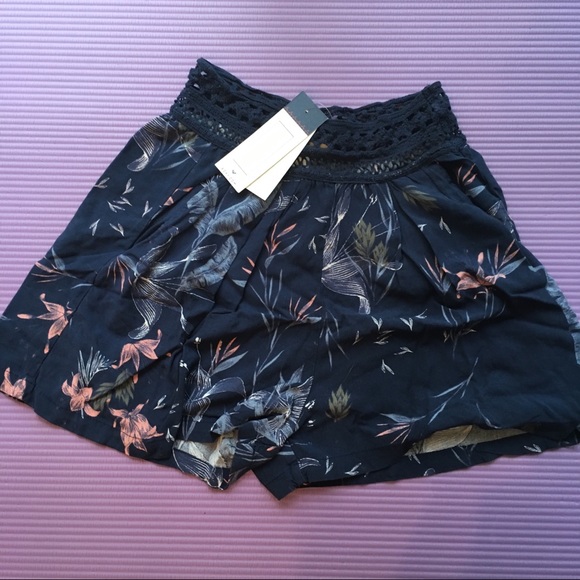 NWT Roxy Shorts Size XS - Picture 1 of 4